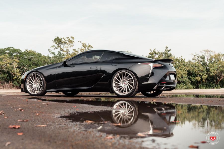  Lexus LC500 Obsidian on Vossen Wheels (VPS-305T) 2019 года  (фото 13 из 18)